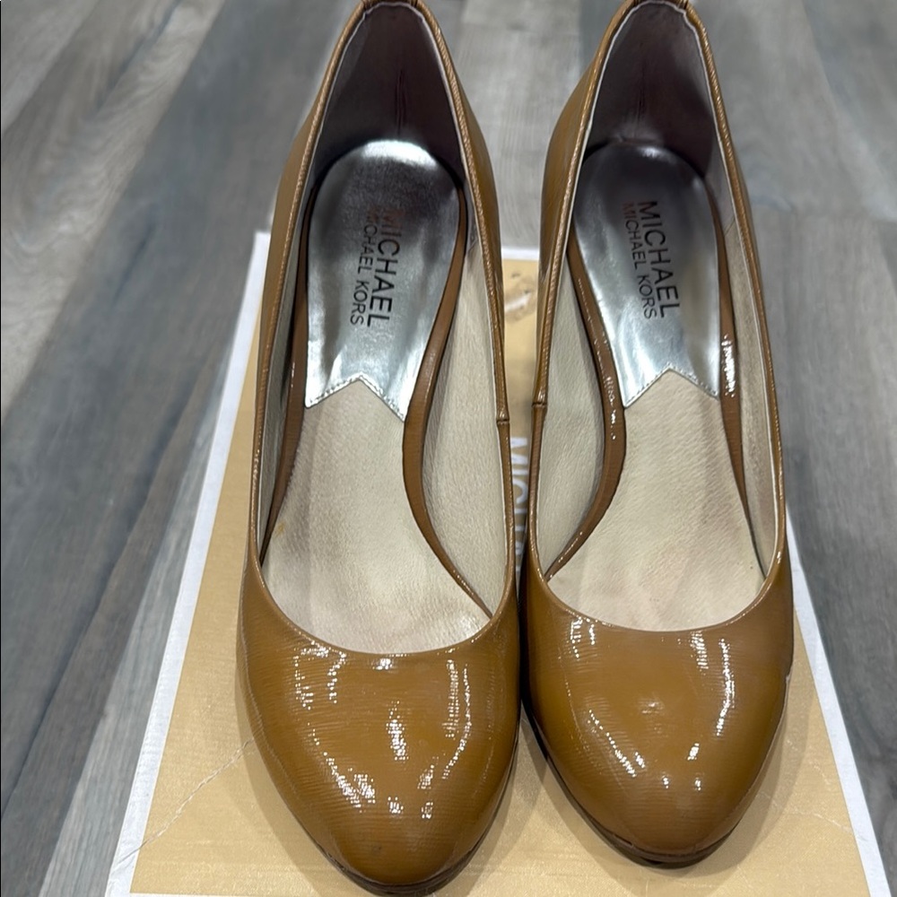 Michael Kors Tan Heels Elegant Design